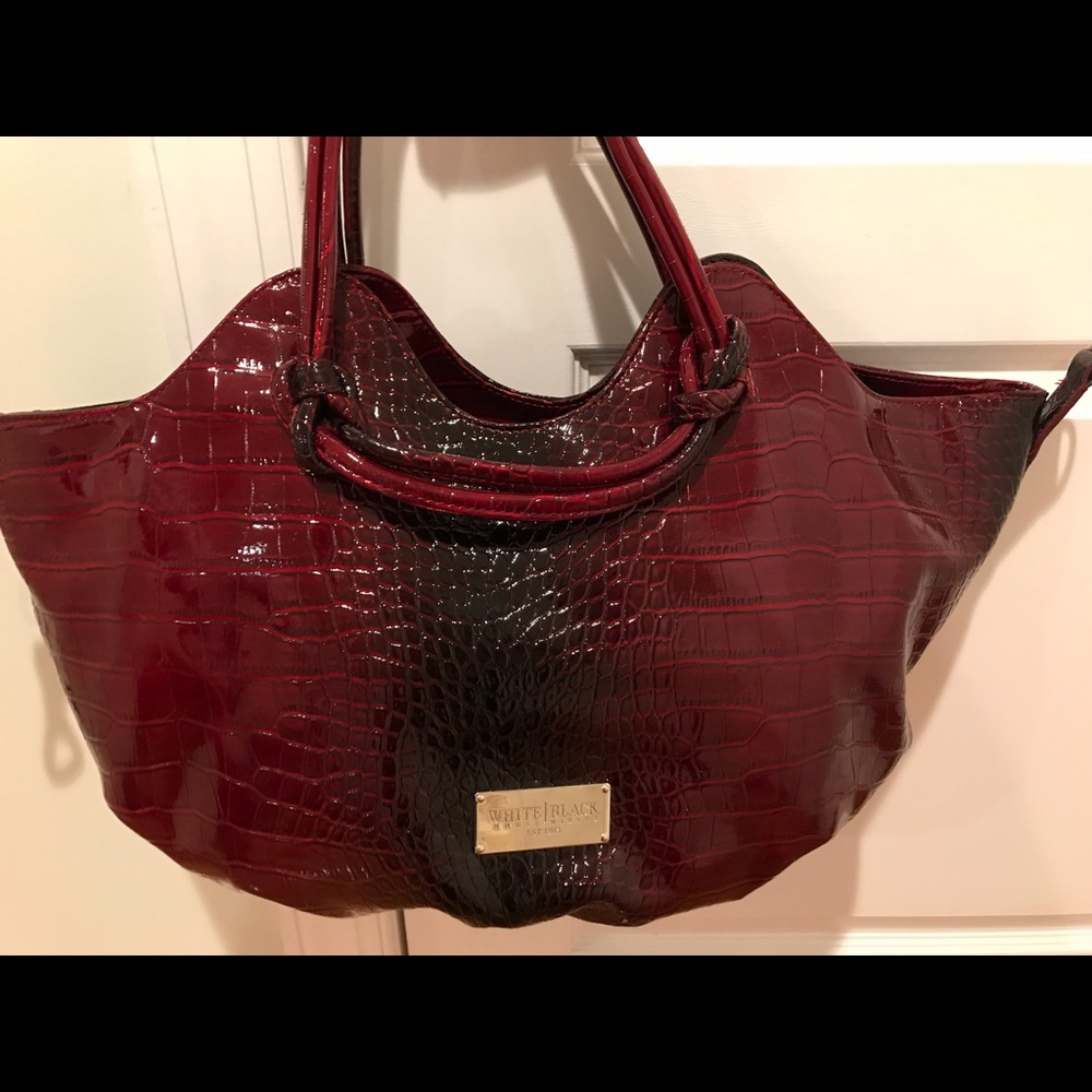 Red patent leather shoulder tote